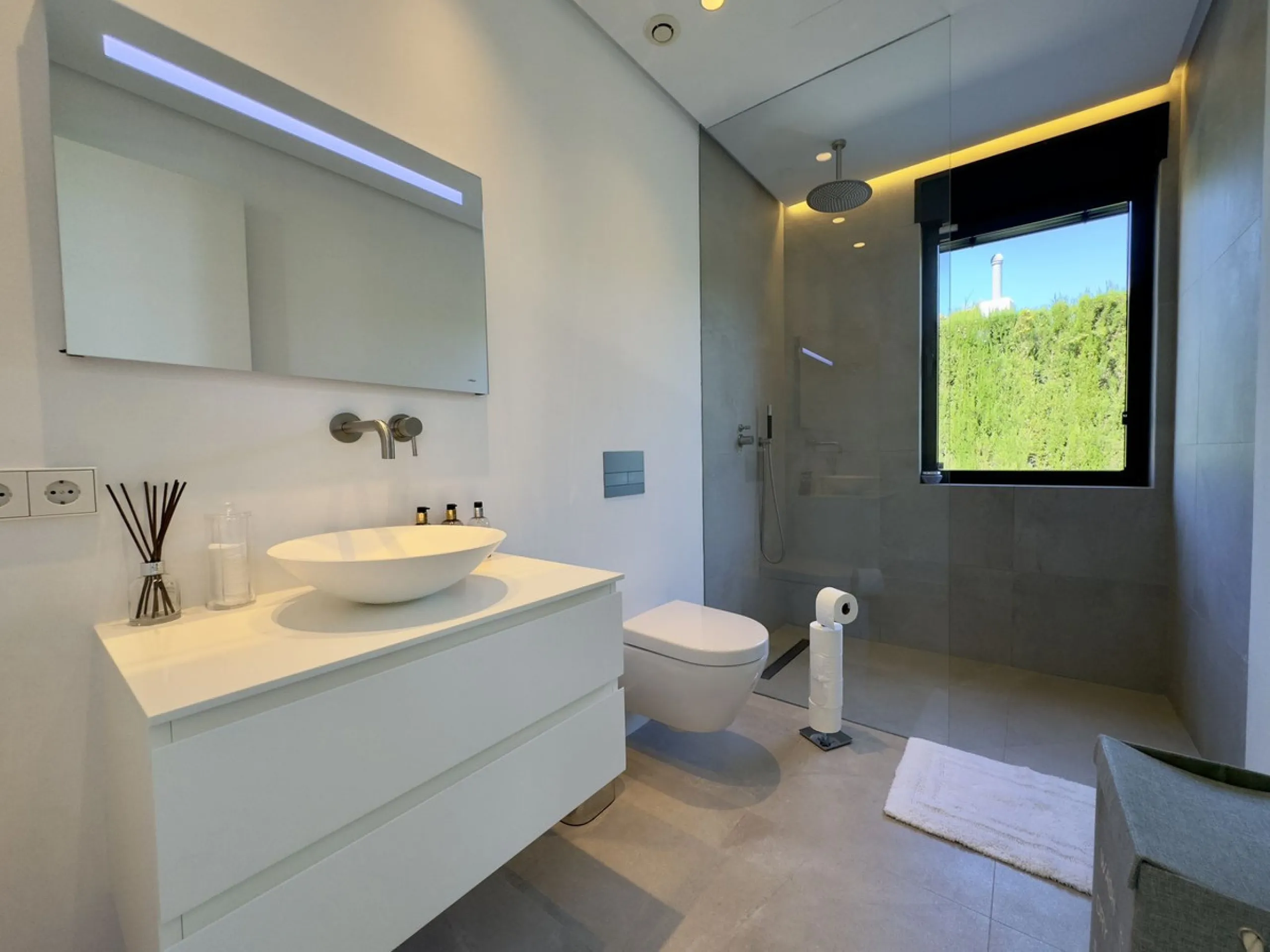 House - Detached Villa в продаже в Marbella, Málaga. В доме 4 спален и 5 ванных комнат. Площадь дома 400 м². Площадь участка 800 м²