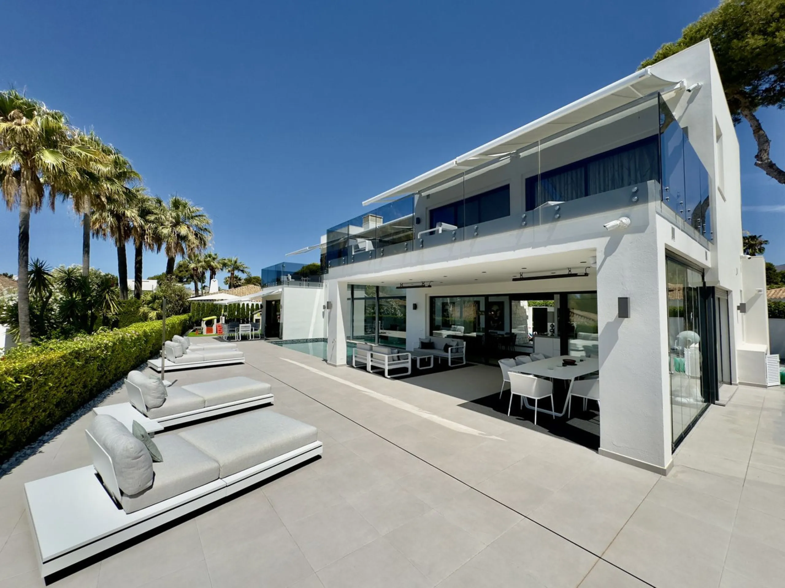 House - Detached Villa в продаже в Marbella, Málaga. В доме 4 спален и 5 ванных комнат. Площадь дома 400 м². Площадь участка 800 м²