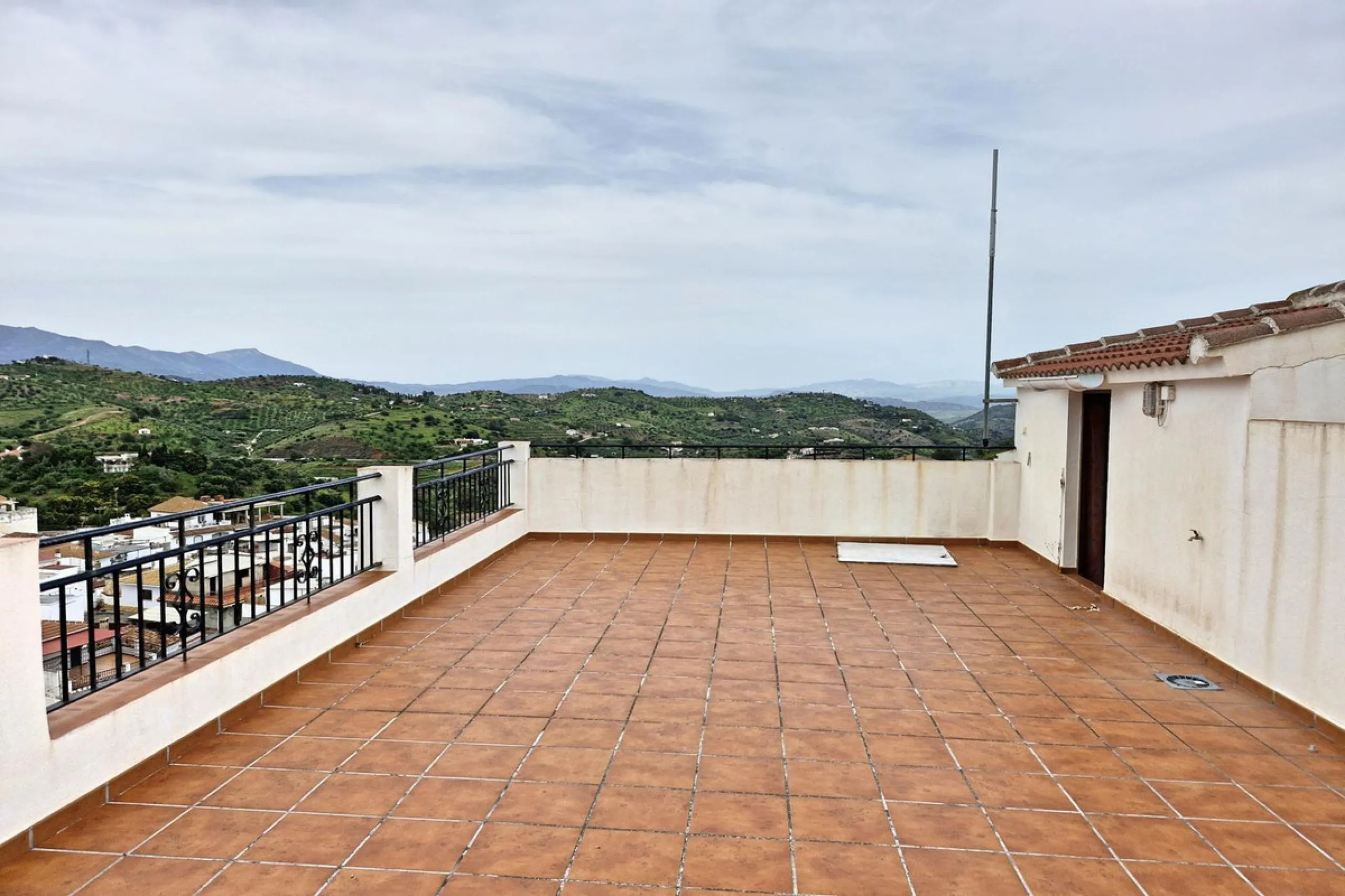 Spacious 7-Bedroom Townhouse with Garage, Garden, Wine Cellar & Panoramic Roof Terrace in Guaro Village.