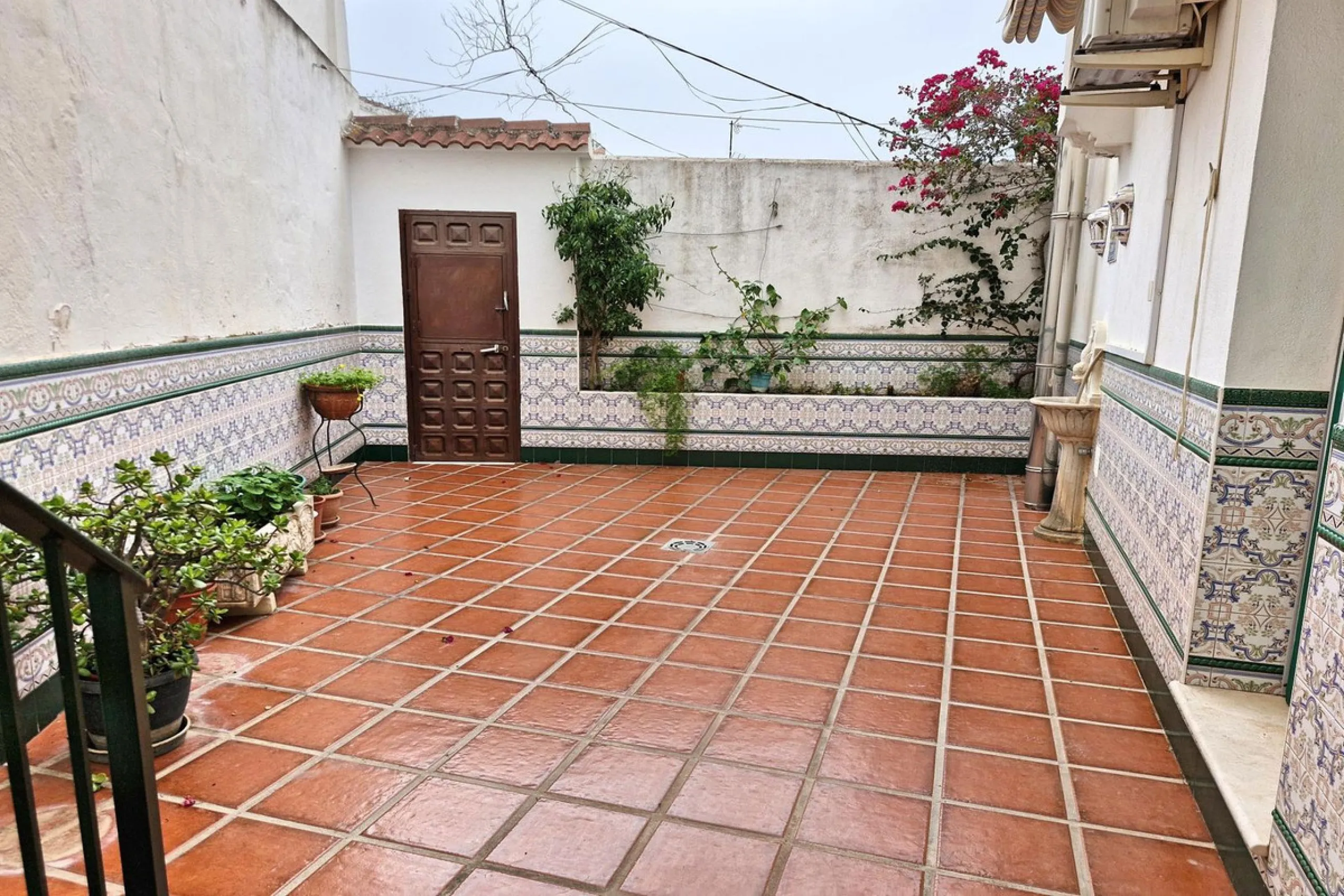 Spacious 7-Bedroom Townhouse with Garage, Garden, Wine Cellar & Panoramic Roof Terrace in Guaro Village.