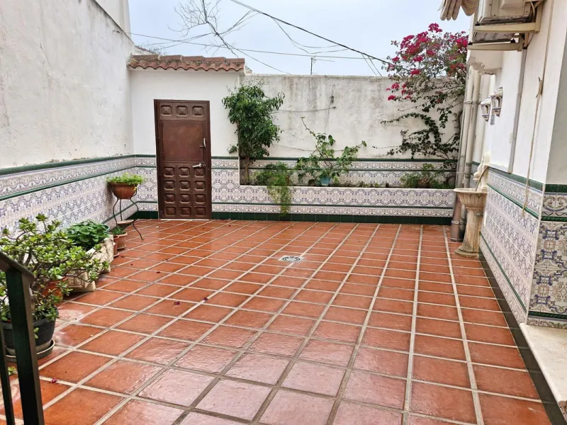 Spacious 7-Bedroom Townhouse with Garage, Garden, Wine Cellar & Panoramic Roof Terrace in Guaro Village.