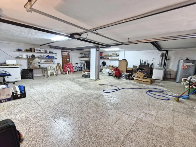 Spacious 7-Bedroom Townhouse with Garage, Garden, Wine Cellar & Panoramic Roof Terrace in Guaro Village.