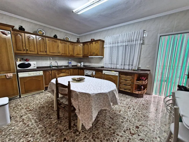 Spacious 7-Bedroom Townhouse with Garage, Garden, Wine Cellar & Panoramic Roof Terrace in Guaro Village.