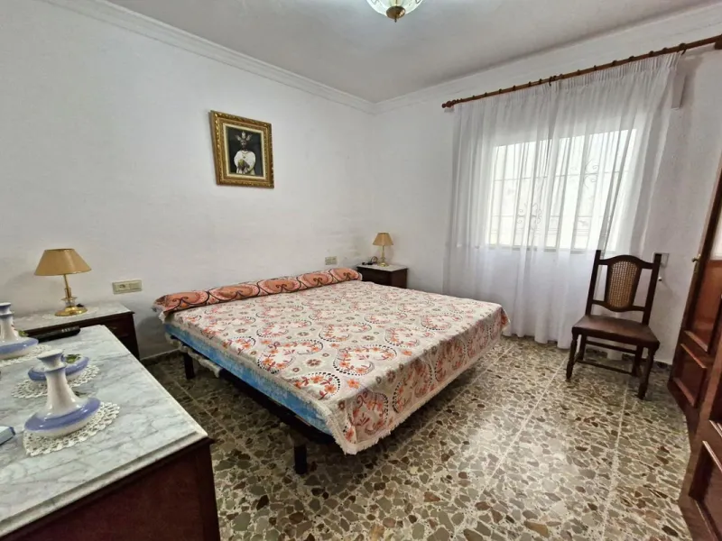 Spacious 7-Bedroom Townhouse with Garage, Garden, Wine Cellar & Panoramic Roof Terrace in Guaro Village.