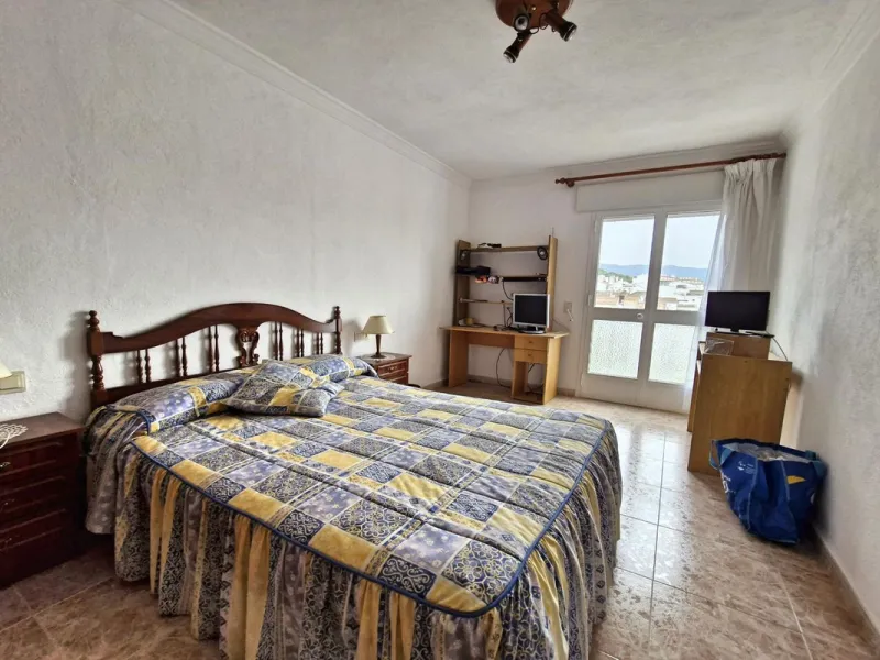 Spacious 7-Bedroom Townhouse with Garage, Garden, Wine Cellar & Panoramic Roof Terrace in Guaro Village.