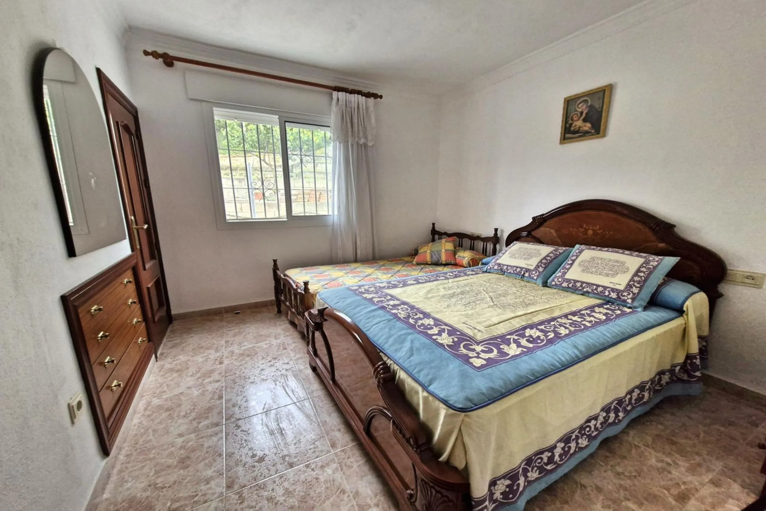 Spacious 7-Bedroom Townhouse with Garage, Garden, Wine Cellar & Panoramic Roof Terrace in Guaro Village.