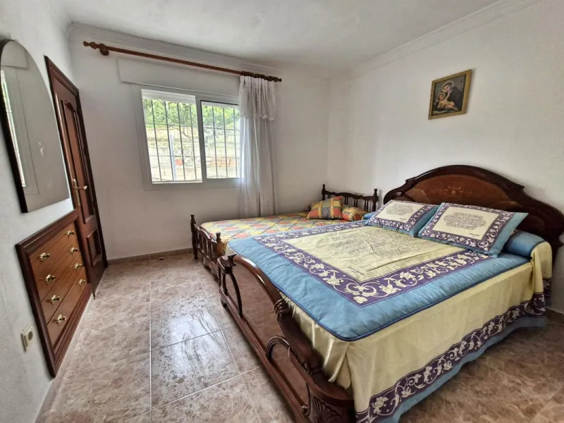 Spacious 7-Bedroom Townhouse with Garage, Garden, Wine Cellar & Panoramic Roof Terrace in Guaro Village.