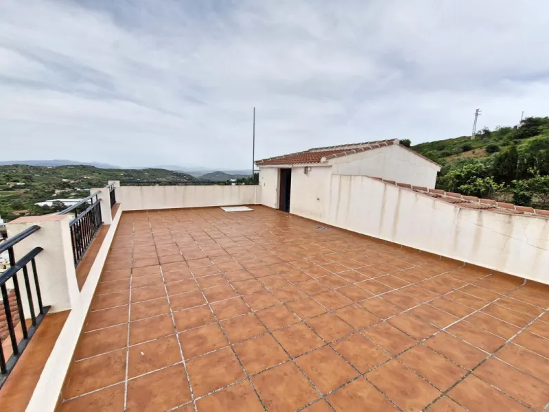 Spacious 7-Bedroom Townhouse with Garage, Garden, Wine Cellar & Panoramic Roof Terrace in Guaro Village.