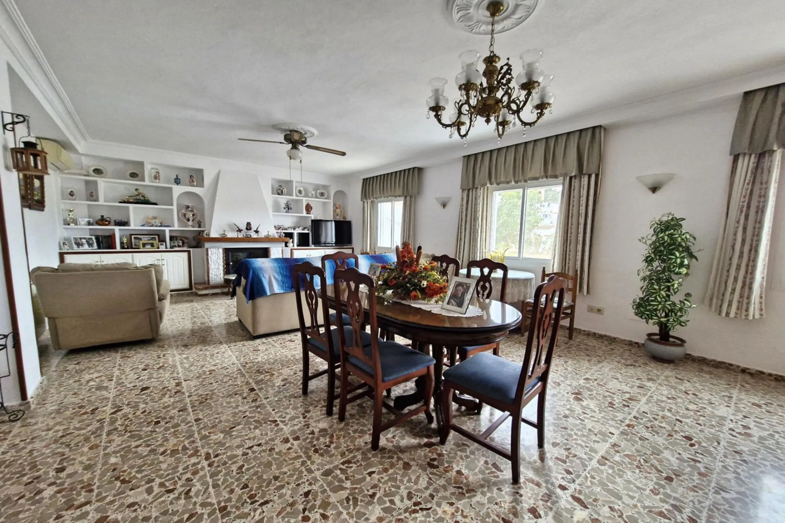 Spacious 7-Bedroom Townhouse with Garage, Garden, Wine Cellar & Panoramic Roof Terrace in Guaro Village.