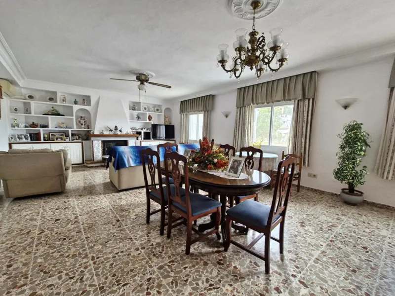 Spacious 7-Bedroom Townhouse with Garage, Garden, Wine Cellar & Panoramic Roof Terrace in Guaro Village.
