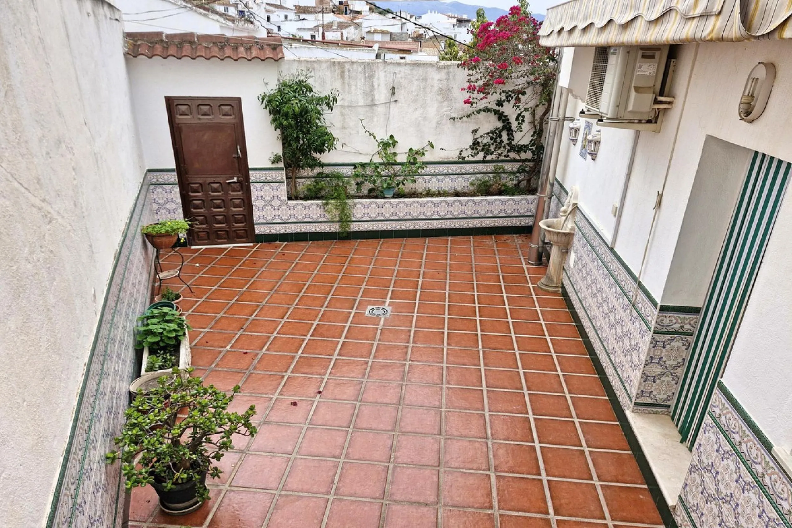 Spacious 7-Bedroom Townhouse with Garage, Garden, Wine Cellar & Panoramic Roof Terrace in Guaro Village.