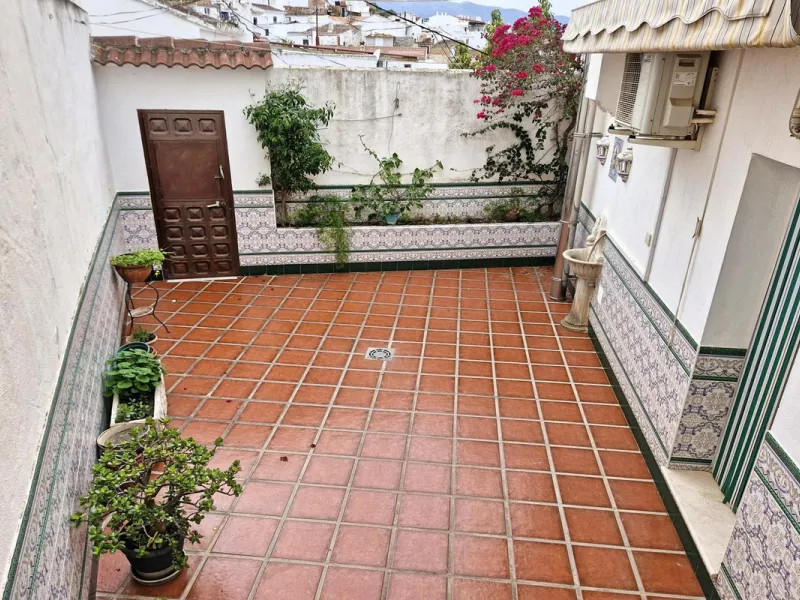 Spacious 7-Bedroom Townhouse with Garage, Garden, Wine Cellar & Panoramic Roof Terrace in Guaro Village.