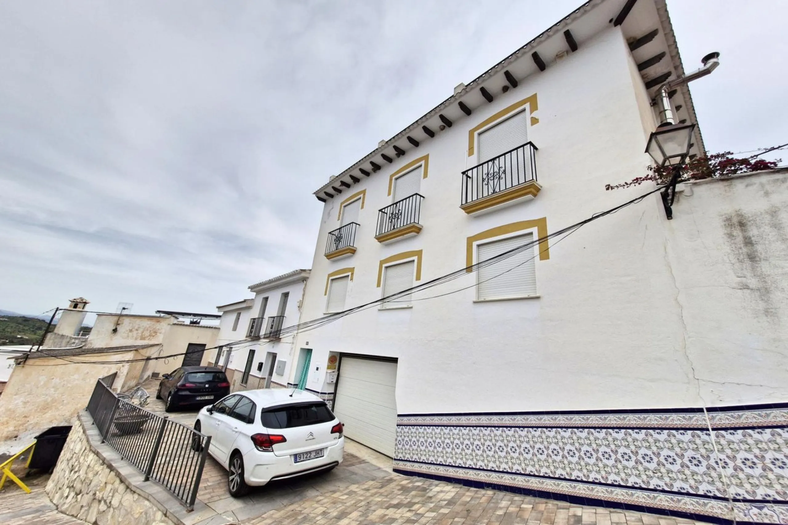 Spacious 7-Bedroom Townhouse with Garage, Garden, Wine Cellar & Panoramic Roof Terrace in Guaro Village.