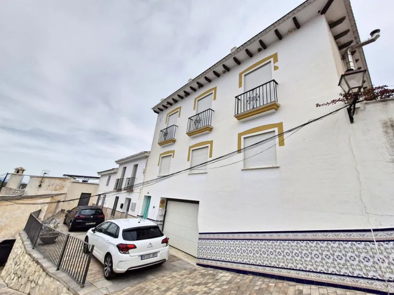 Spacious 7-Bedroom Townhouse with Garage, Garden, Wine Cellar & Panoramic Roof Terrace in Guaro Village.