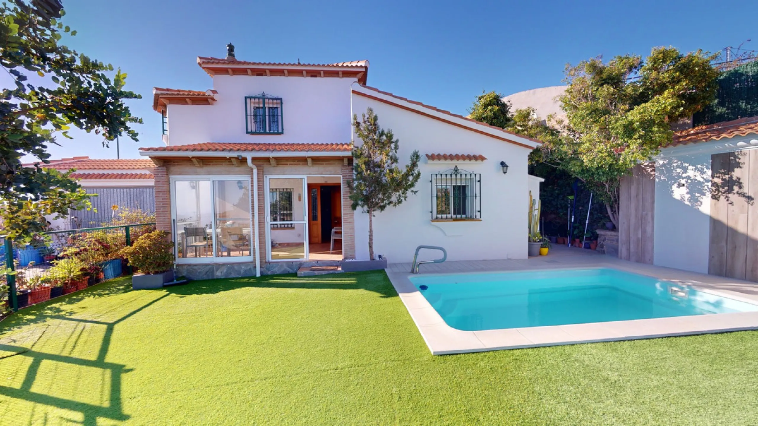 Dream House near Arenas with Sea View and Endless Possibilities! Welcome to your new home nestled in the picturesque surroundings of Arenas. This unique property is divided into three residential units, offering you a lifestyle of extraordinary comfort. U