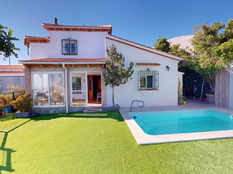 Dream House near Arenas with Sea View and Endless Possibilities! Welcome to your new home nestled in the picturesque surroundings of Arenas. This unique property is divided into three residential units, offering you a lifestyle of extraordinary comfort. U