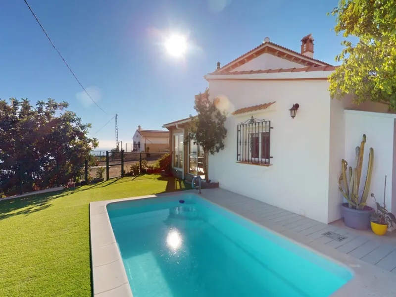 Dream House near Arenas with Sea View and Endless Possibilities! Welcome to your new home nestled in the picturesque surroundings of Arenas. This unique property is divided into three residential units, offering you a lifestyle of extraordinary comfort. U