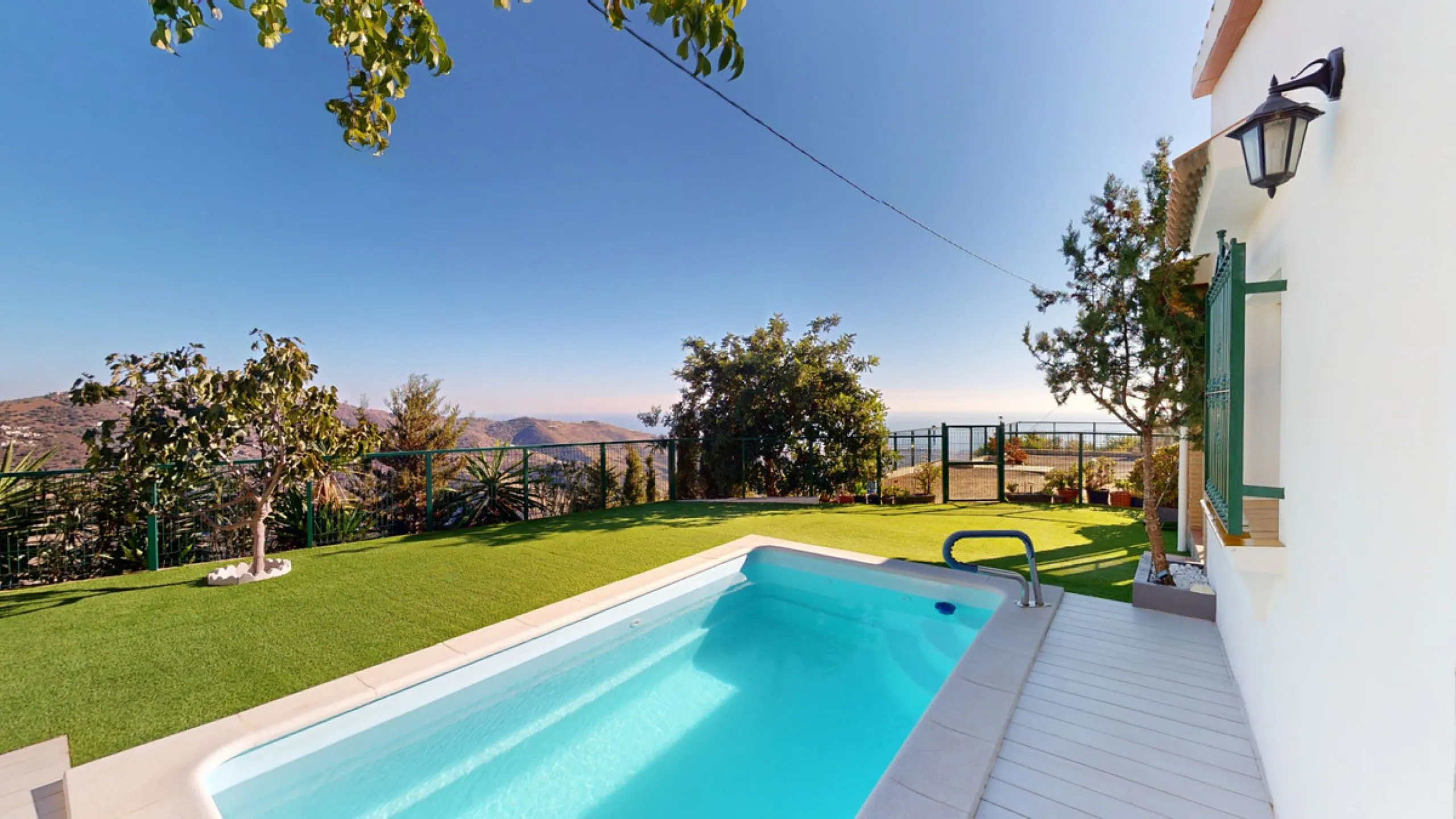 Dream House near Arenas with Sea View and Endless Possibilities! Welcome to your new home nestled in the picturesque surroundings of Arenas. This unique property is divided into three residential units, offering you a lifestyle of extraordinary comfort. U