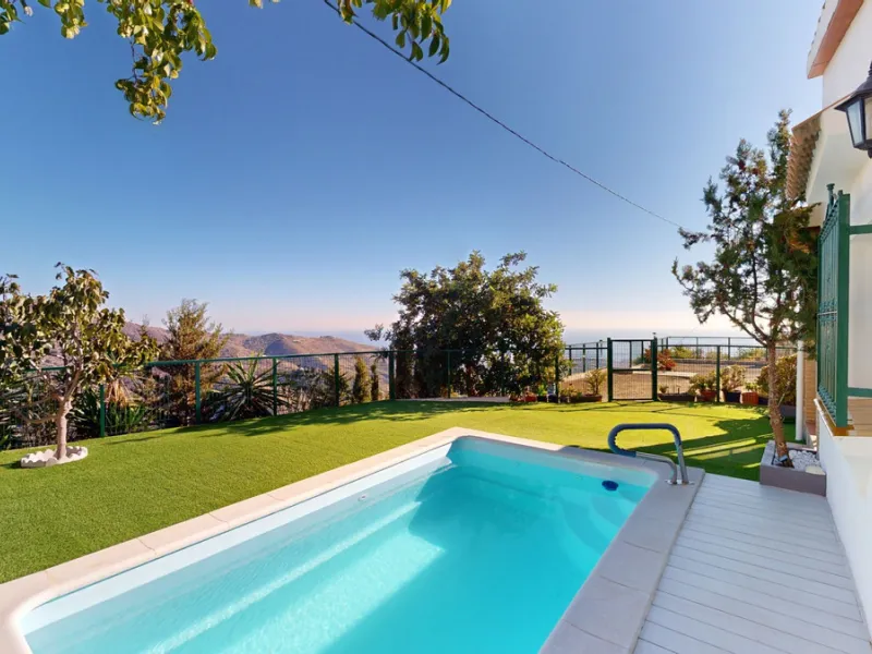 Dream House near Arenas with Sea View and Endless Possibilities! Welcome to your new home nestled in the picturesque surroundings of Arenas. This unique property is divided into three residential units, offering you a lifestyle of extraordinary comfort. U