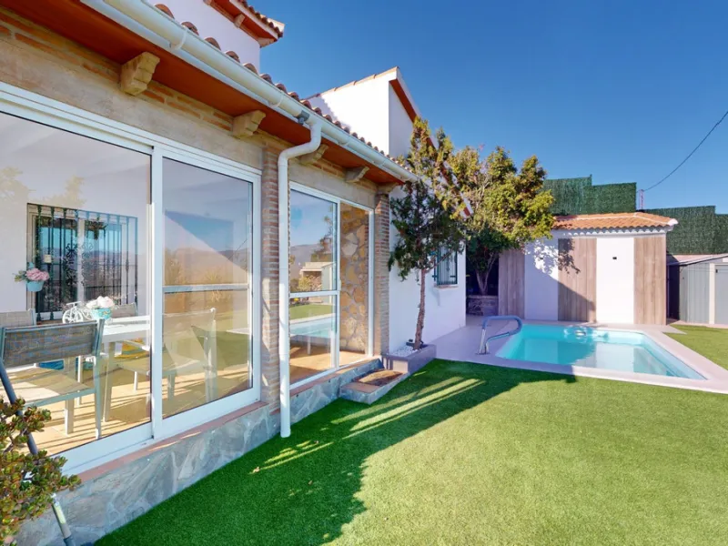 Dream House near Arenas with Sea View and Endless Possibilities! Welcome to your new home nestled in the picturesque surroundings of Arenas. This unique property is divided into three residential units, offering you a lifestyle of extraordinary comfort. U