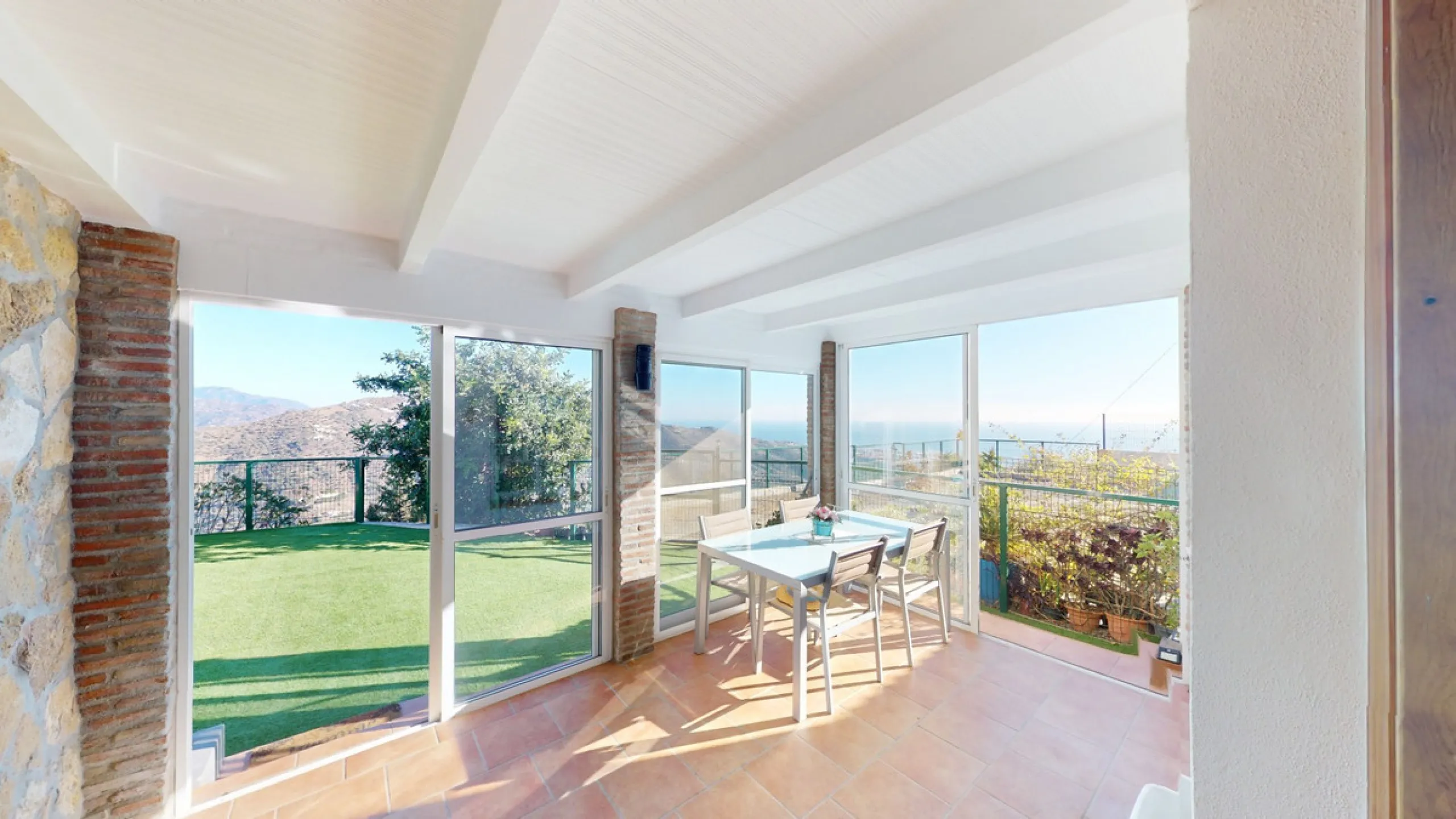 Dream House near Arenas with Sea View and Endless Possibilities! Welcome to your new home nestled in the picturesque surroundings of Arenas. This unique property is divided into three residential units, offering you a lifestyle of extraordinary comfort. U