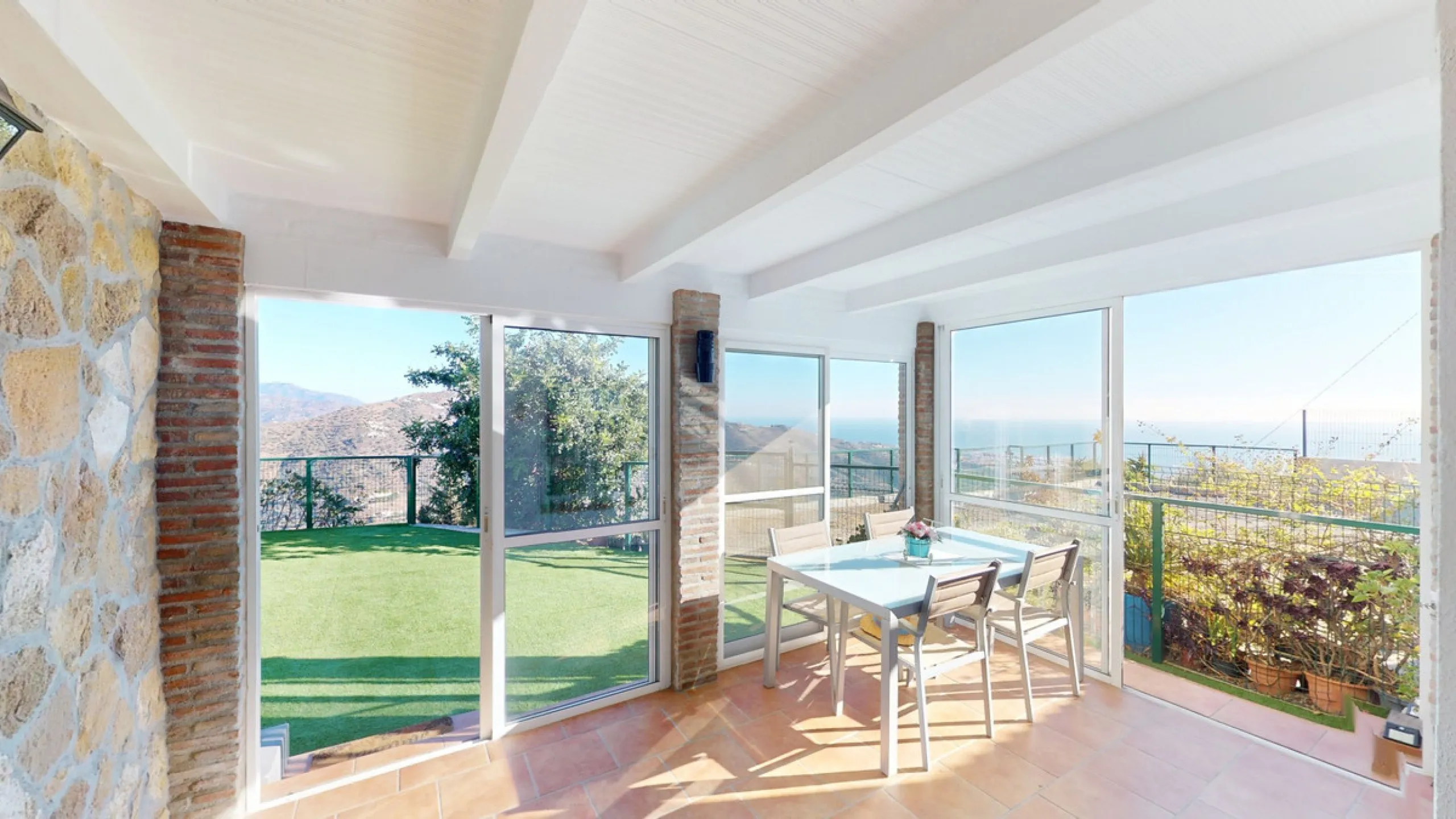 Dream House near Arenas with Sea View and Endless Possibilities! Welcome to your new home nestled in the picturesque surroundings of Arenas. This unique property is divided into three residential units, offering you a lifestyle of extraordinary comfort. U