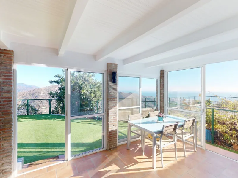 Dream House near Arenas with Sea View and Endless Possibilities! Welcome to your new home nestled in the picturesque surroundings of Arenas. This unique property is divided into three residential units, offering you a lifestyle of extraordinary comfort. U