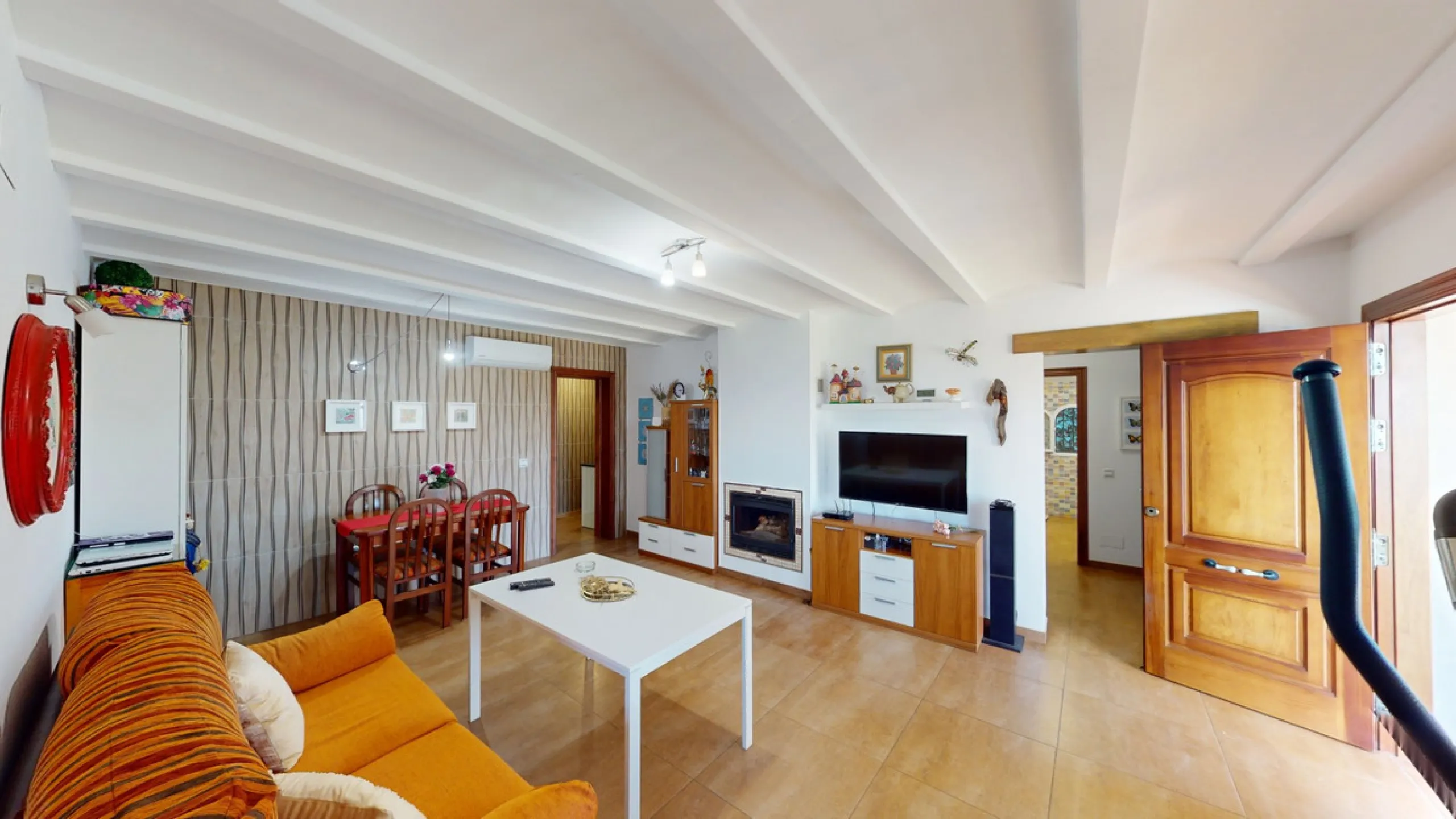 Dream House near Arenas with Sea View and Endless Possibilities! Welcome to your new home nestled in the picturesque surroundings of Arenas. This unique property is divided into three residential units, offering you a lifestyle of extraordinary comfort. U