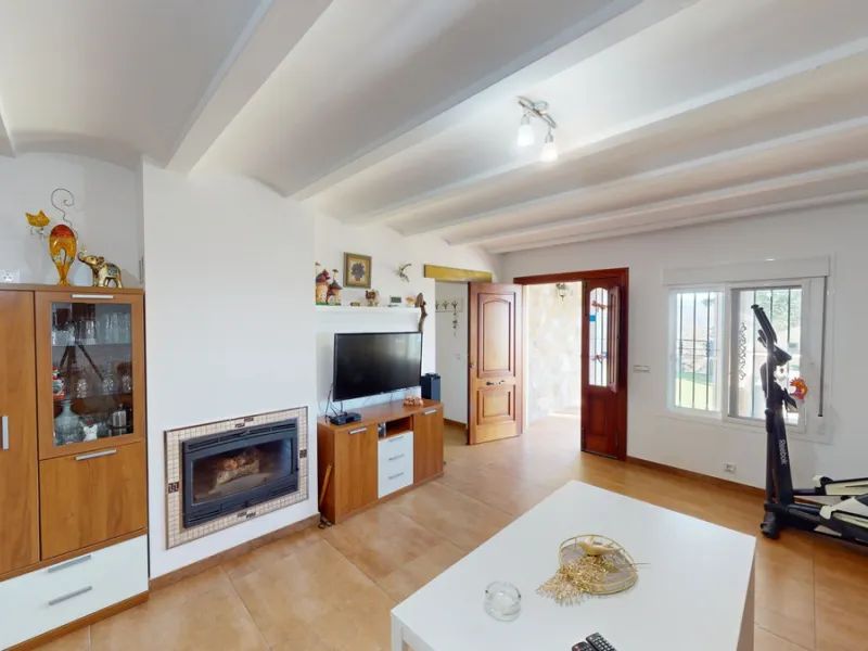 Dream House near Arenas with Sea View and Endless Possibilities! Welcome to your new home nestled in the picturesque surroundings of Arenas. This unique property is divided into three residential units, offering you a lifestyle of extraordinary comfort. U