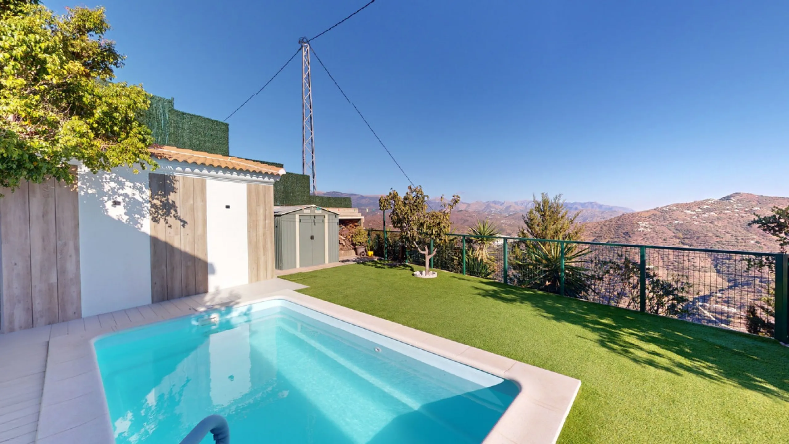 Dream House near Arenas with Sea View and Endless Possibilities! Welcome to your new home nestled in the picturesque surroundings of Arenas. This unique property is divided into three residential units, offering you a lifestyle of extraordinary comfort. U