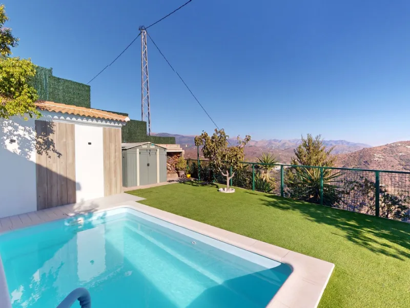 Dream House near Arenas with Sea View and Endless Possibilities! Welcome to your new home nestled in the picturesque surroundings of Arenas. This unique property is divided into three residential units, offering you a lifestyle of extraordinary comfort. U
