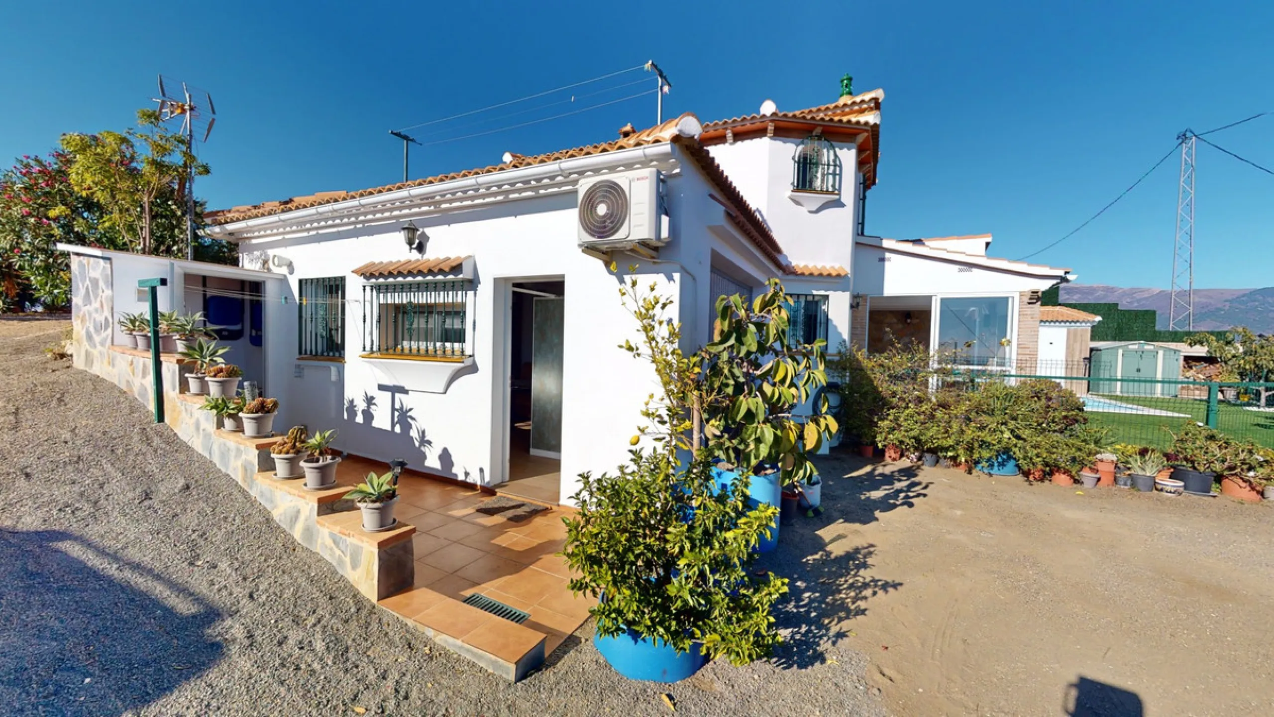 Dream House near Arenas with Sea View and Endless Possibilities! Welcome to your new home nestled in the picturesque surroundings of Arenas. This unique property is divided into three residential units, offering you a lifestyle of extraordinary comfort. U