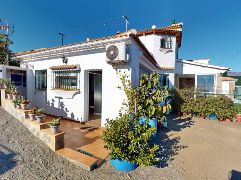 Dream House near Arenas with Sea View and Endless Possibilities! Welcome to your new home nestled in the picturesque surroundings of Arenas. This unique property is divided into three residential units, offering you a lifestyle of extraordinary comfort. U