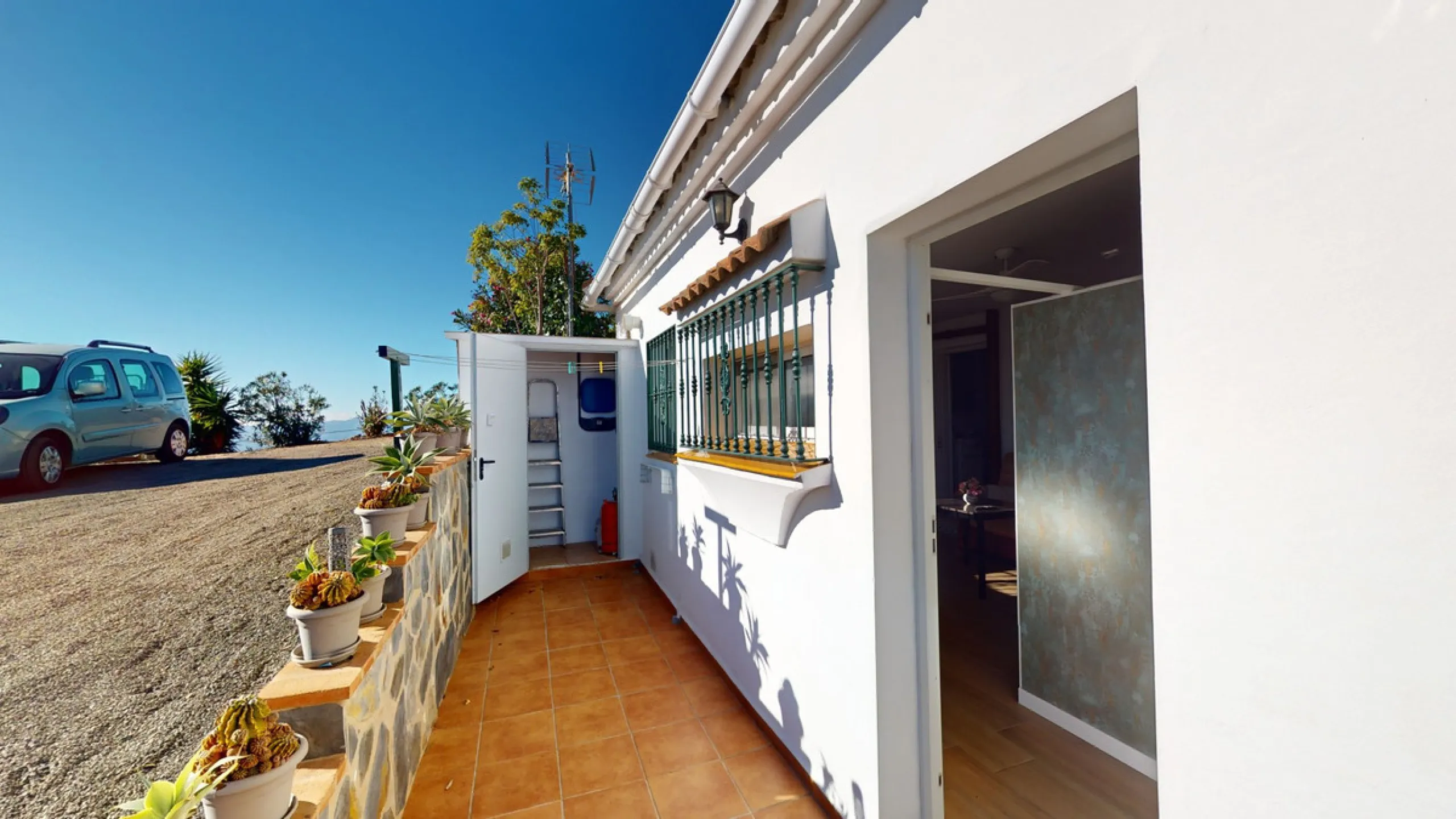 Dream House near Arenas with Sea View and Endless Possibilities! Welcome to your new home nestled in the picturesque surroundings of Arenas. This unique property is divided into three residential units, offering you a lifestyle of extraordinary comfort. U