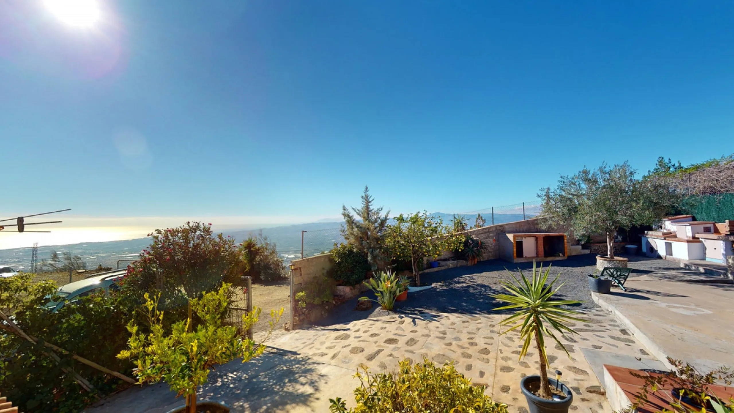 Dream House near Arenas with Sea View and Endless Possibilities! Welcome to your new home nestled in the picturesque surroundings of Arenas. This unique property is divided into three residential units, offering you a lifestyle of extraordinary comfort. U