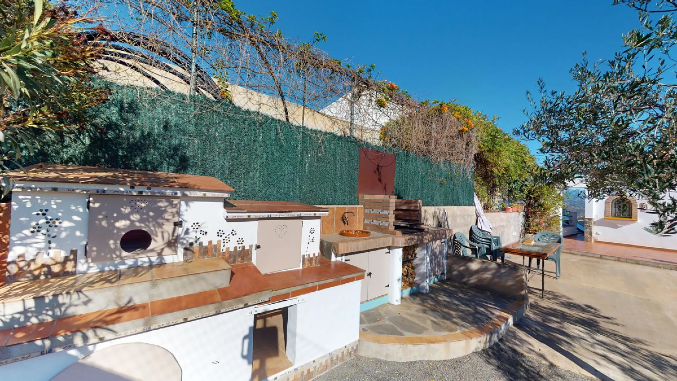 Dream House near Arenas with Sea View and Endless Possibilities! Welcome to your new home nestled in the picturesque surroundings of Arenas. This unique property is divided into three residential units, offering you a lifestyle of extraordinary comfort. U