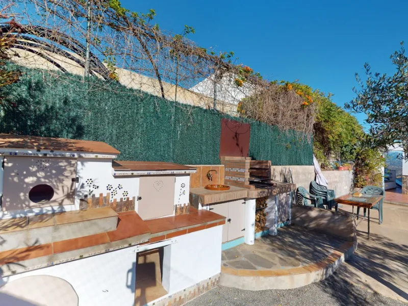 Dream House near Arenas with Sea View and Endless Possibilities! Welcome to your new home nestled in the picturesque surroundings of Arenas. This unique property is divided into three residential units, offering you a lifestyle of extraordinary comfort. U