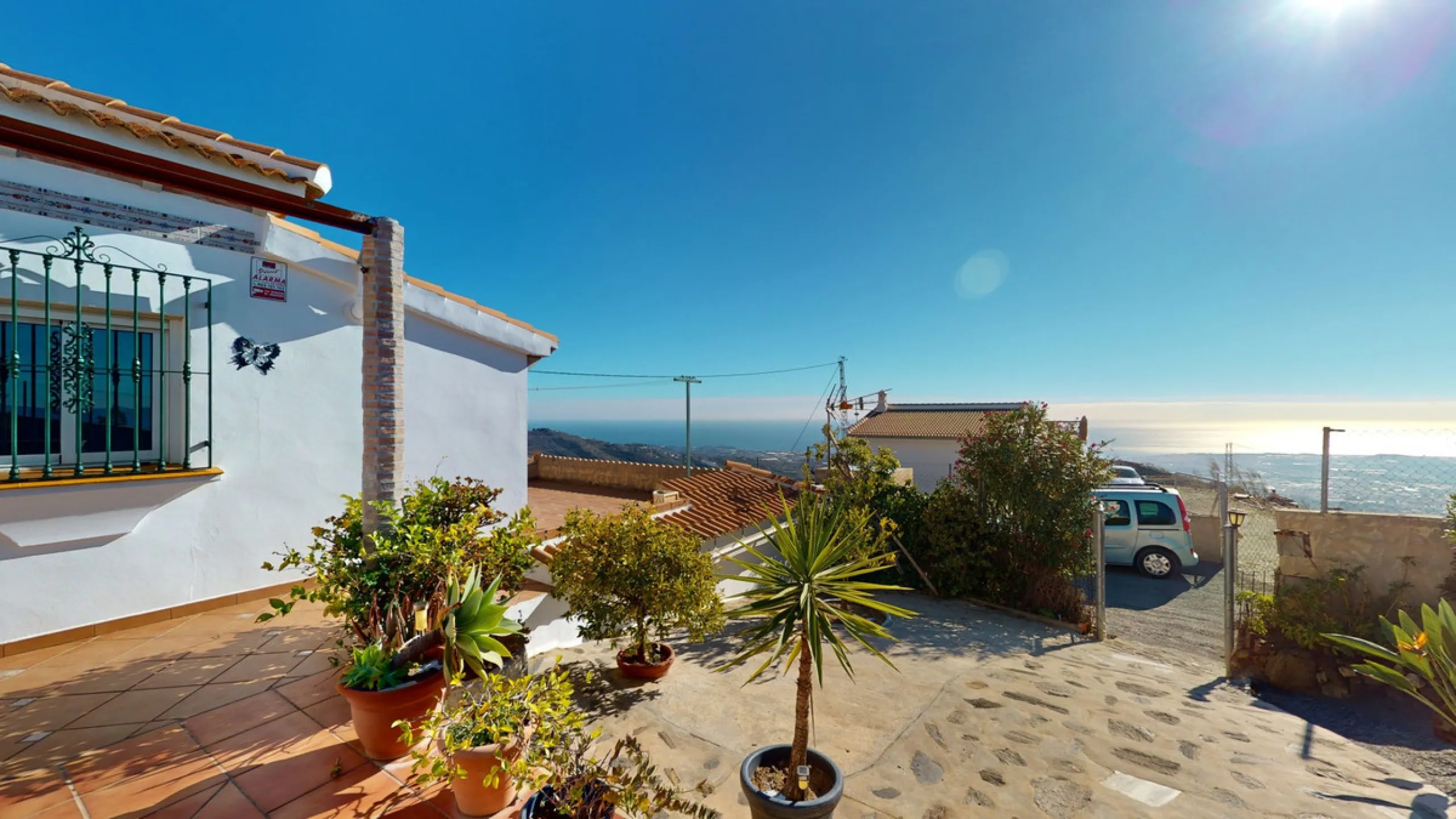 Dream House near Arenas with Sea View and Endless Possibilities! Welcome to your new home nestled in the picturesque surroundings of Arenas. This unique property is divided into three residential units, offering you a lifestyle of extraordinary comfort. U