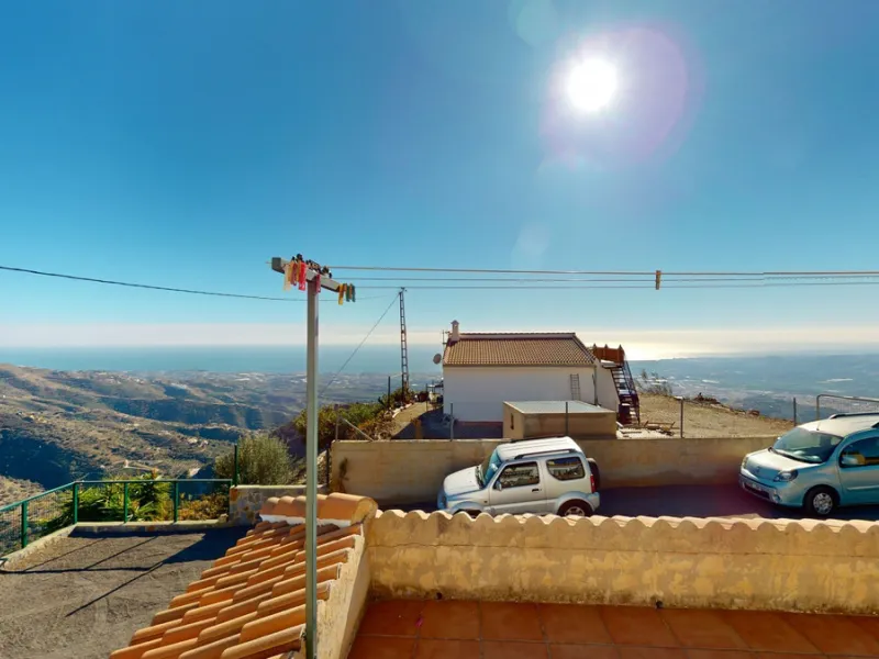 Dream House near Arenas with Sea View and Endless Possibilities! Welcome to your new home nestled in the picturesque surroundings of Arenas. This unique property is divided into three residential units, offering you a lifestyle of extraordinary comfort. U
