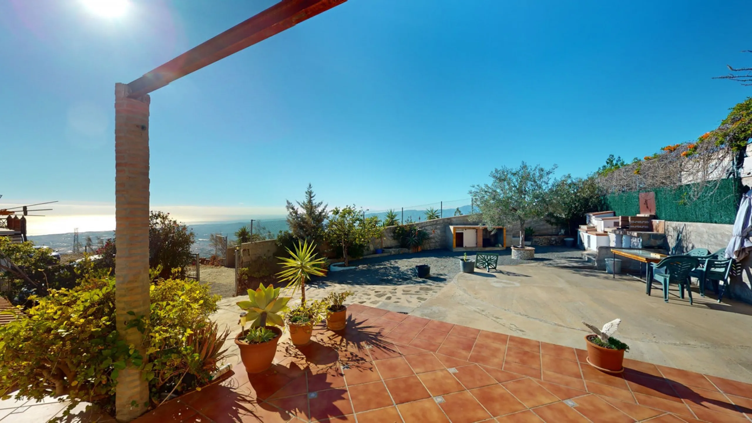 Dream House near Arenas with Sea View and Endless Possibilities! Welcome to your new home nestled in the picturesque surroundings of Arenas. This unique property is divided into three residential units, offering you a lifestyle of extraordinary comfort. U