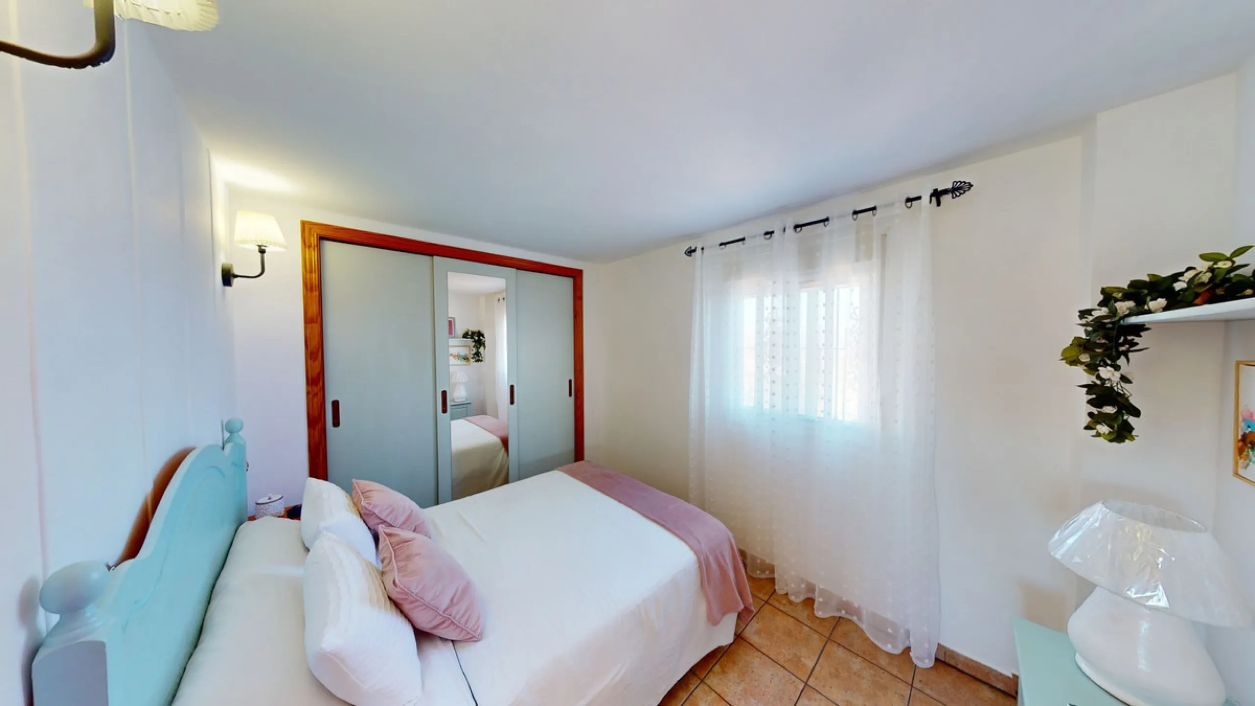 Dream House near Arenas with Sea View and Endless Possibilities! Welcome to your new home nestled in the picturesque surroundings of Arenas. This unique property is divided into three residential units, offering you a lifestyle of extraordinary comfort. U