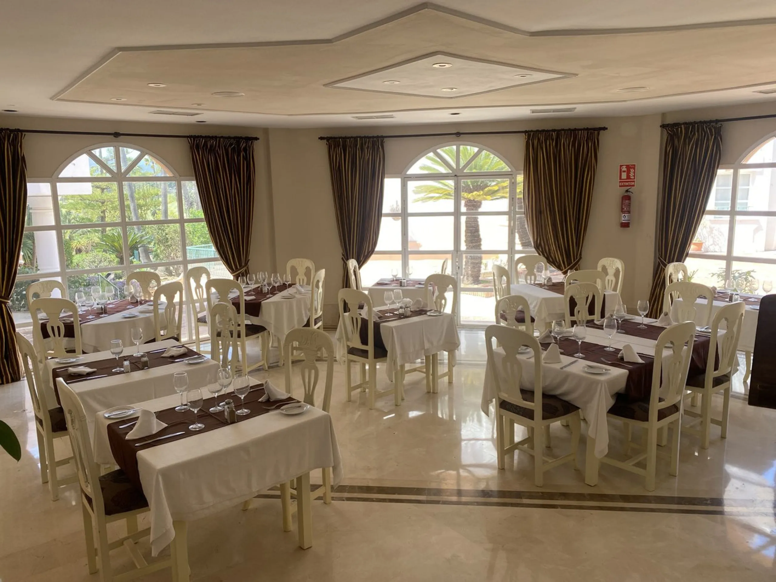 A UNIQUE OPPORTUNITY TO ACQUIRE LANDMARK COMMERCIAL PREMISES ON THE FAMOUS MIJAS GOLF.  RESTAURANT, SPA FACILITIES, AND CLUBHOUSE .