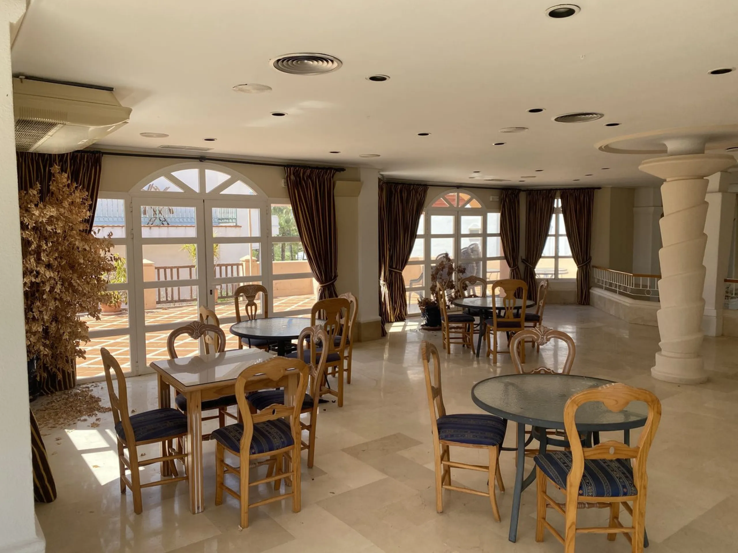 A UNIQUE OPPORTUNITY TO ACQUIRE LANDMARK COMMERCIAL PREMISES ON THE FAMOUS MIJAS GOLF.  RESTAURANT, SPA FACILITIES, AND CLUBHOUSE .