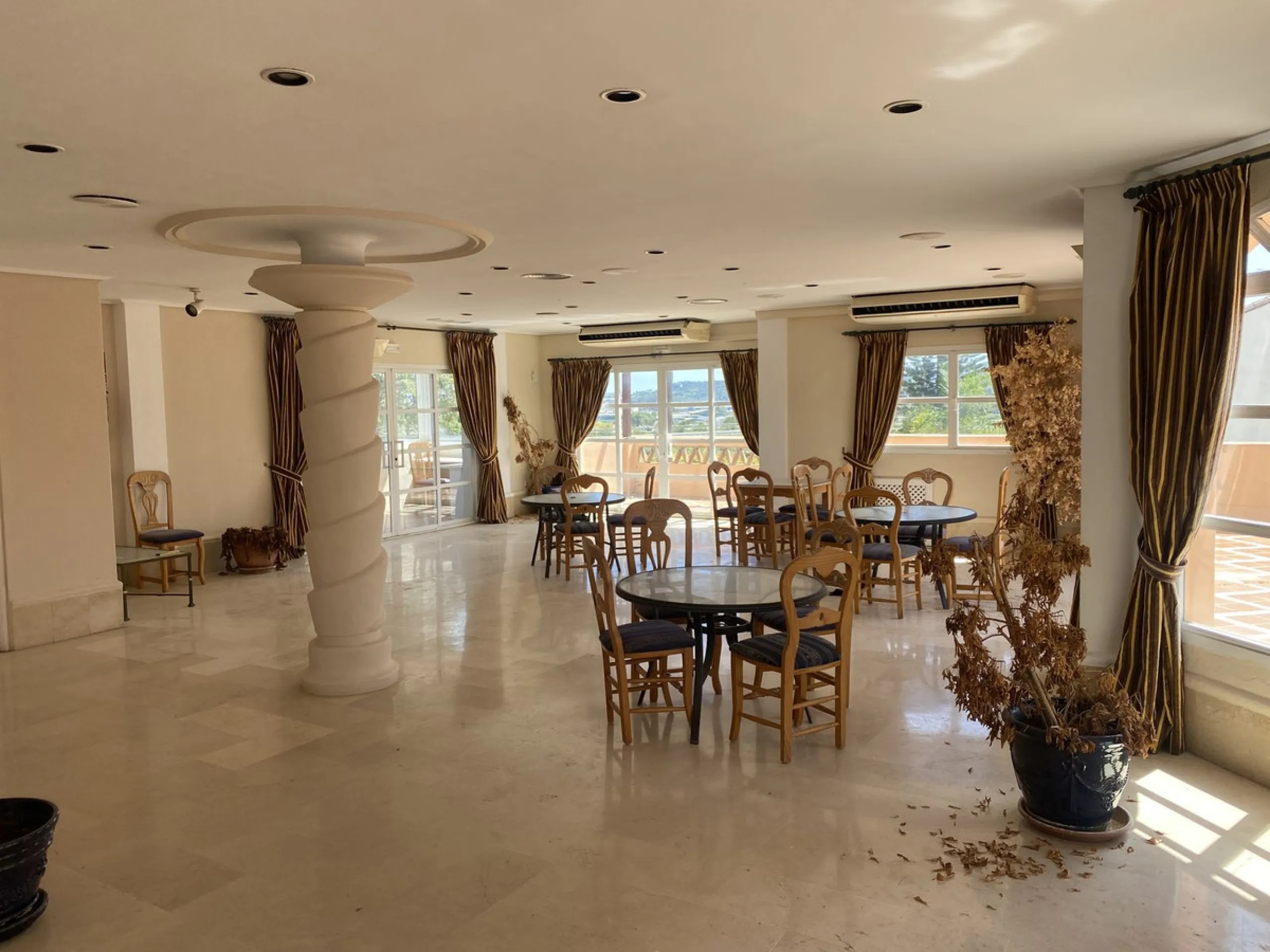 A UNIQUE OPPORTUNITY TO ACQUIRE LANDMARK COMMERCIAL PREMISES ON THE FAMOUS MIJAS GOLF.  RESTAURANT, SPA FACILITIES, AND CLUBHOUSE .