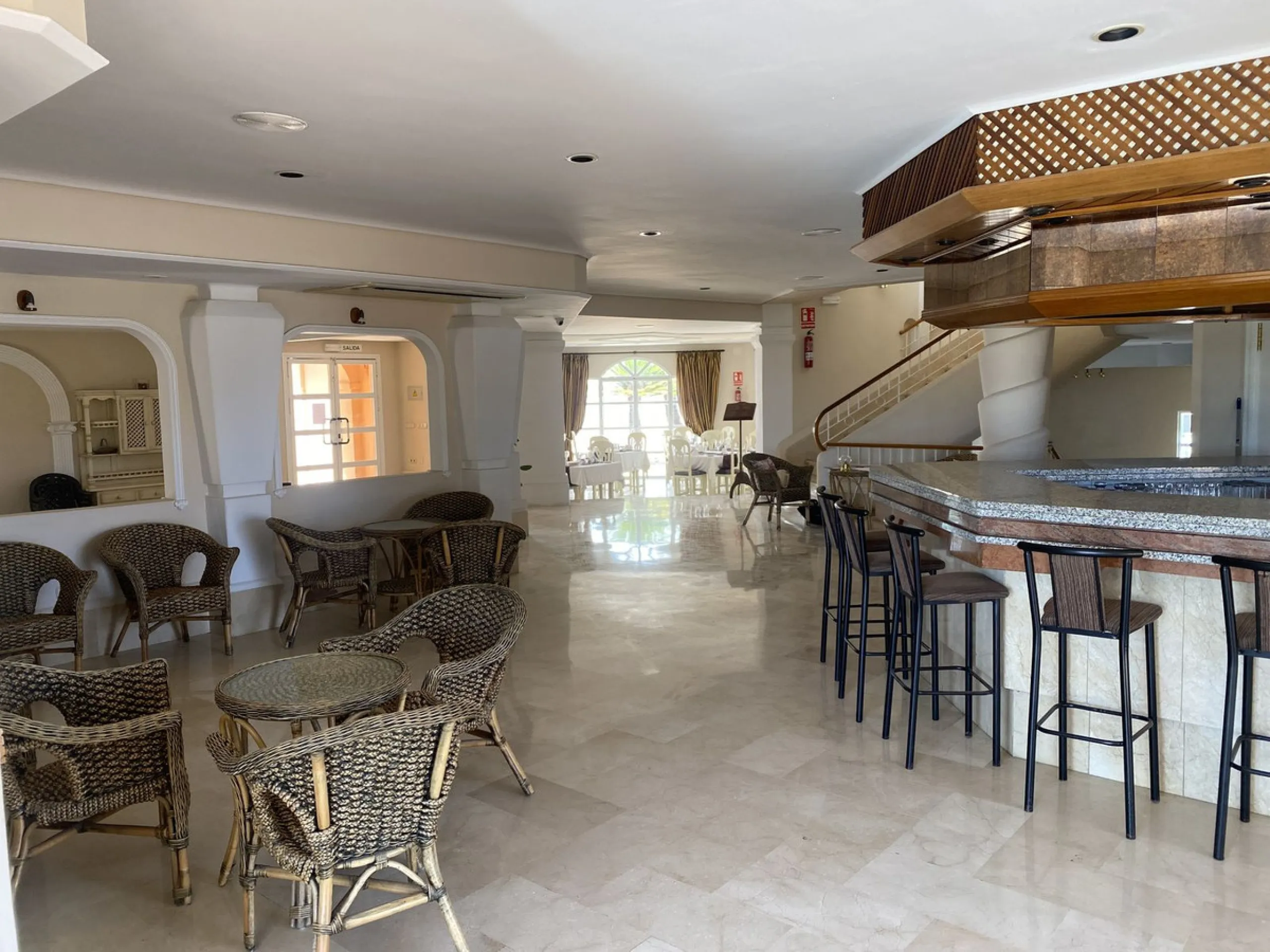 A UNIQUE OPPORTUNITY TO ACQUIRE LANDMARK COMMERCIAL PREMISES ON THE FAMOUS MIJAS GOLF.  RESTAURANT, SPA FACILITIES, AND CLUBHOUSE .
