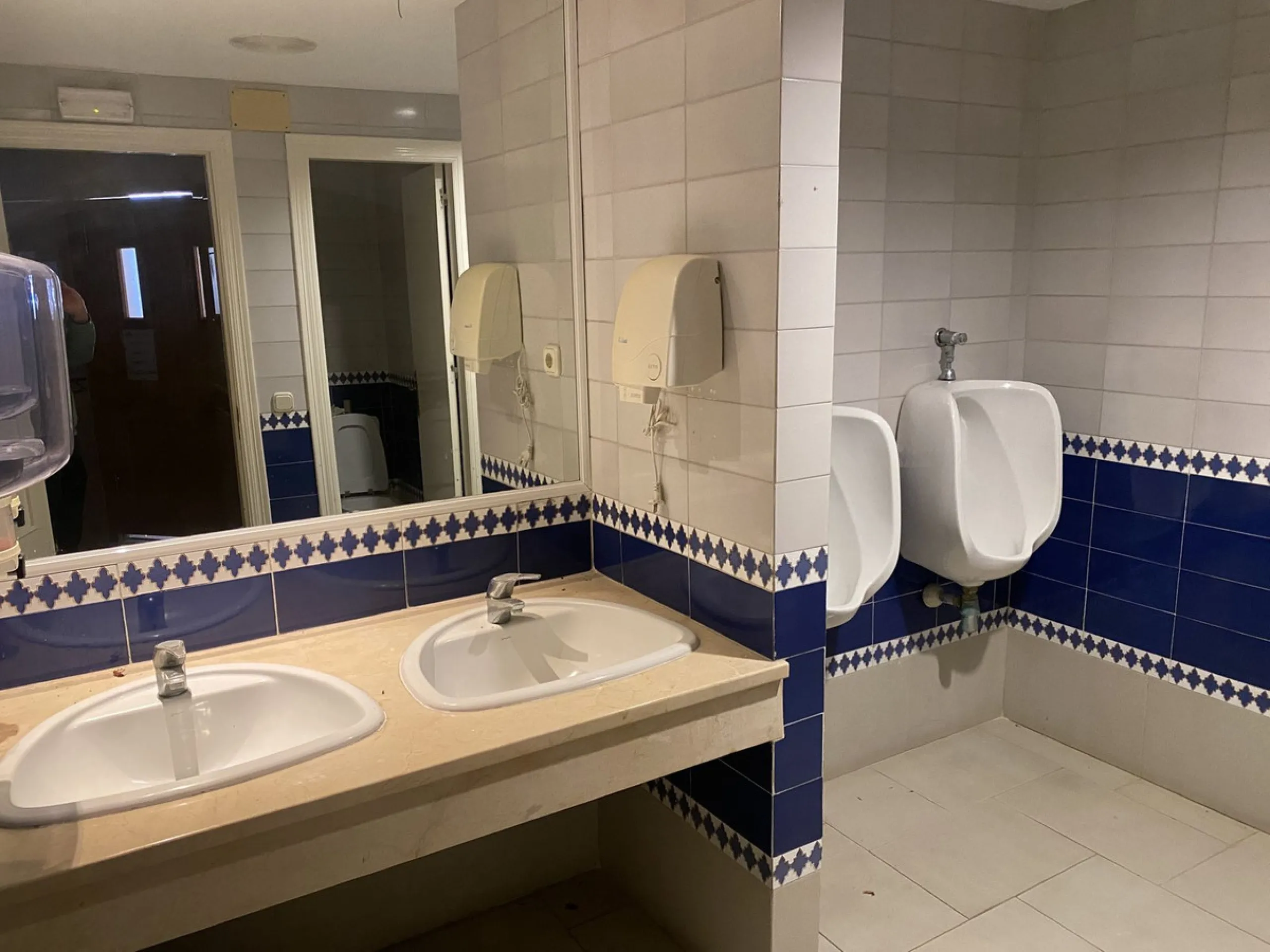 A UNIQUE OPPORTUNITY TO ACQUIRE LANDMARK COMMERCIAL PREMISES ON THE FAMOUS MIJAS GOLF.  RESTAURANT, SPA FACILITIES, AND CLUBHOUSE .