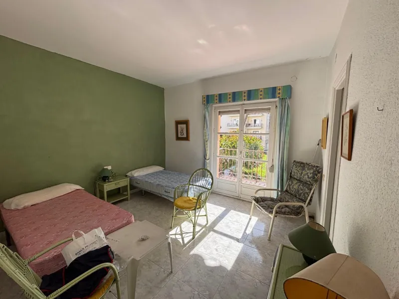 This is an excellent opportunity to purchase a spacious apartment with a total area of one hundred and forty-four square meters and ninety-three square decimeters, plus thirty-five square meters and three square decimeters of common elements. The property