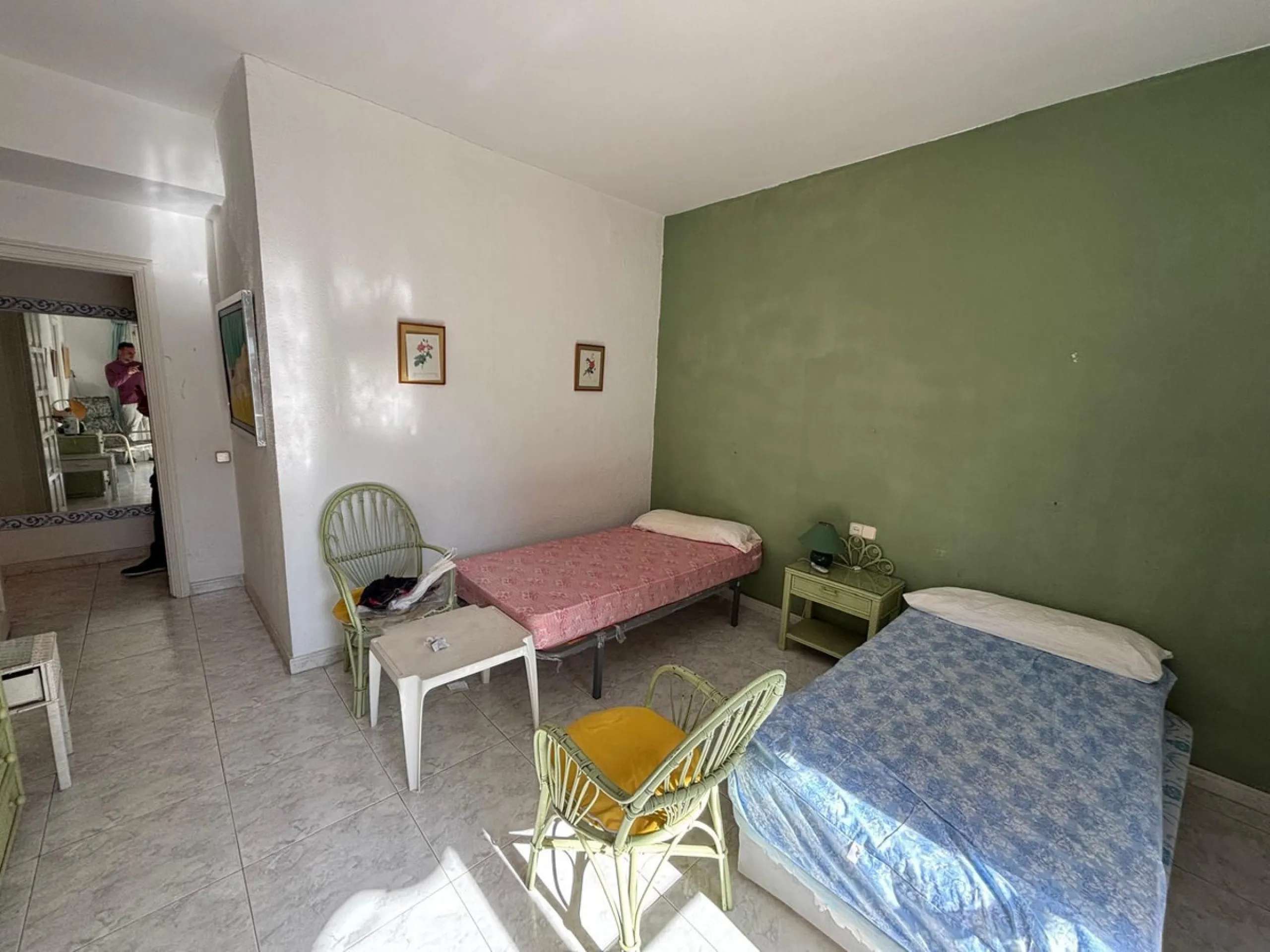 This is an excellent opportunity to purchase a spacious apartment with a total area of one hundred and forty-four square meters and ninety-three square decimeters, plus thirty-five square meters and three square decimeters of common elements. The property