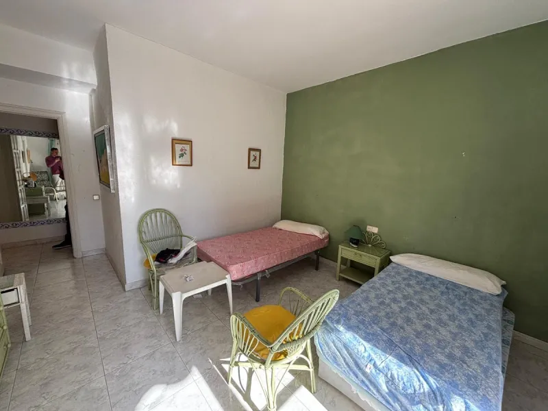This is an excellent opportunity to purchase a spacious apartment with a total area of one hundred and forty-four square meters and ninety-three square decimeters, plus thirty-five square meters and three square decimeters of common elements. The property