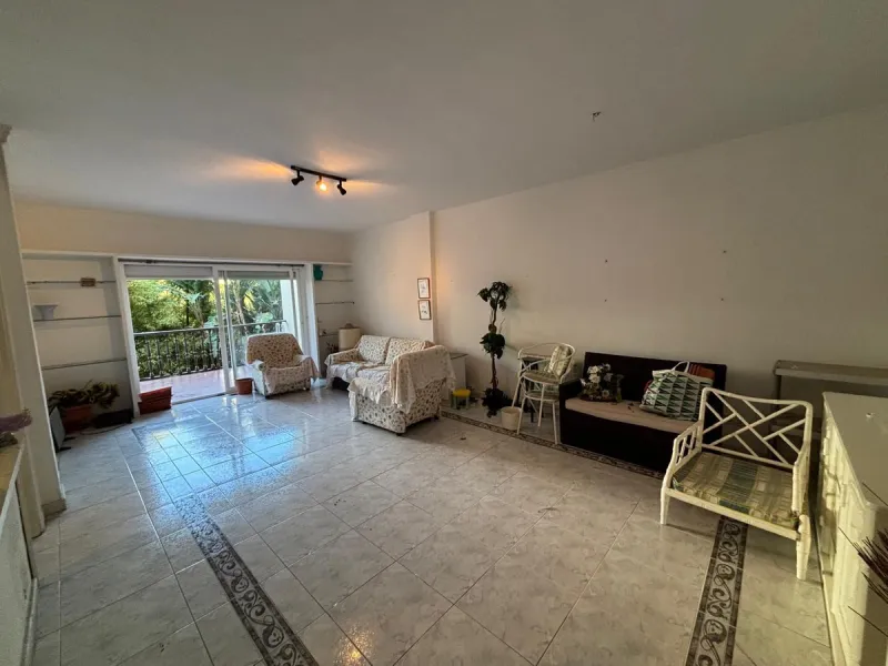 This is an excellent opportunity to purchase a spacious apartment with a total area of one hundred and forty-four square meters and ninety-three square decimeters, plus thirty-five square meters and three square decimeters of common elements. The property